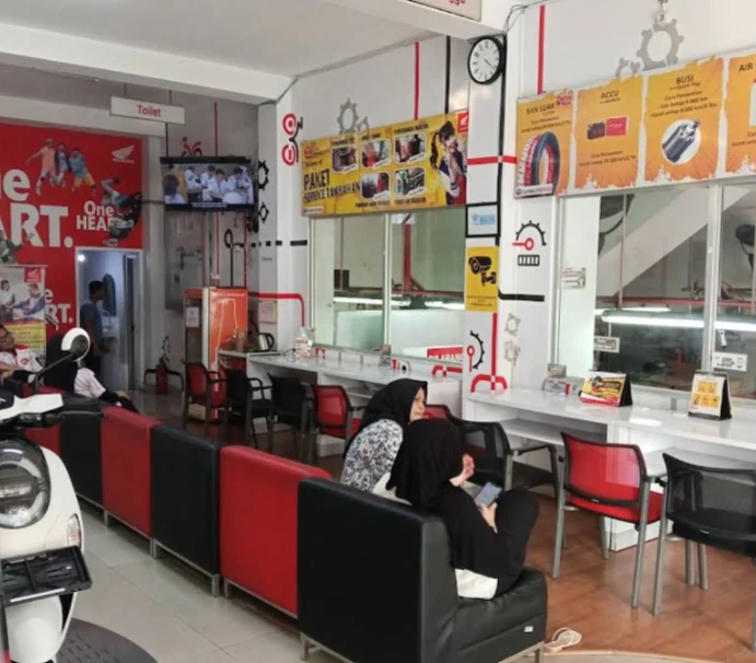 Galeri Honda TDM Teluk Betung Diponegoro ( Dealer Motor Honda )